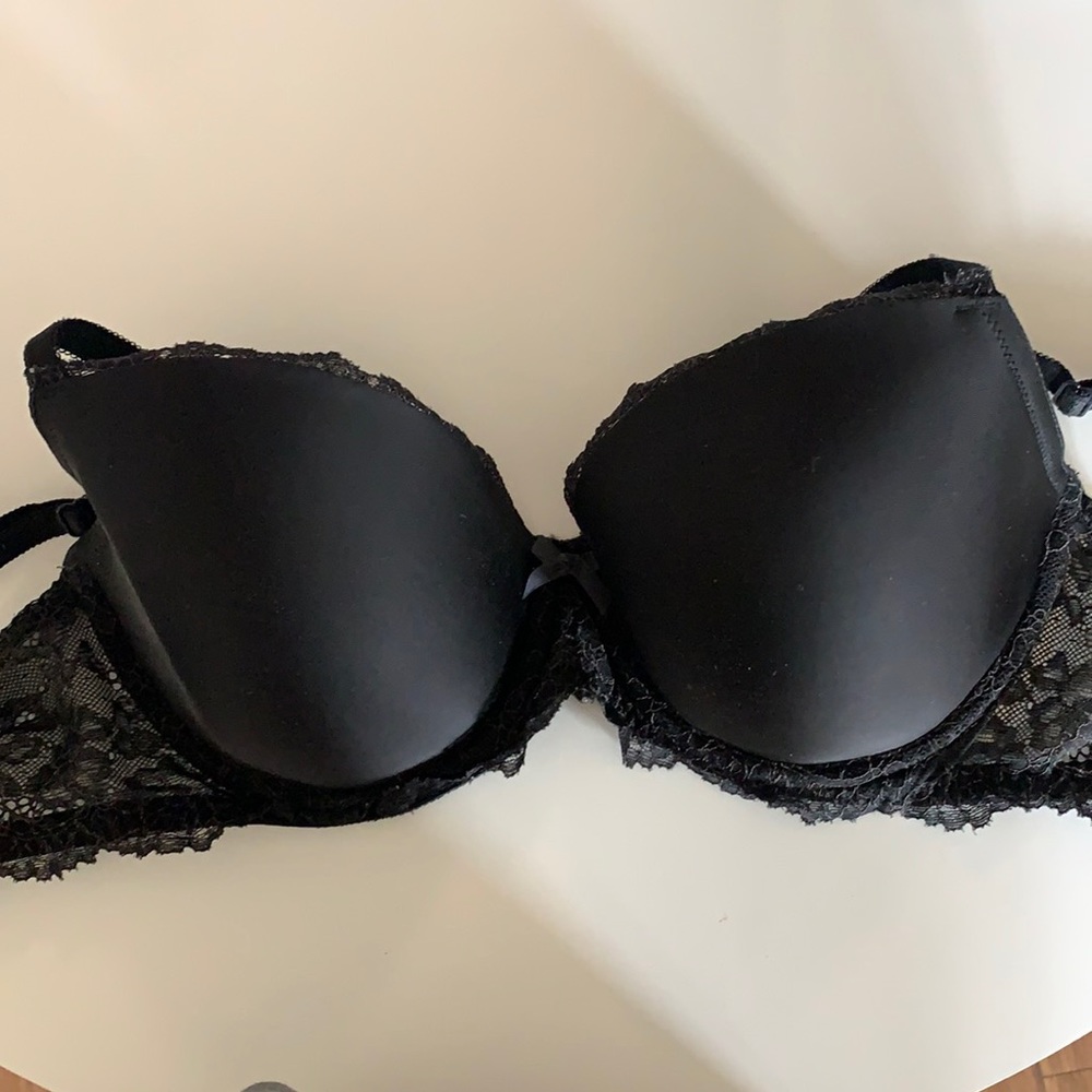 Victoria’s Secret dream angels black lack trim bra 34DD